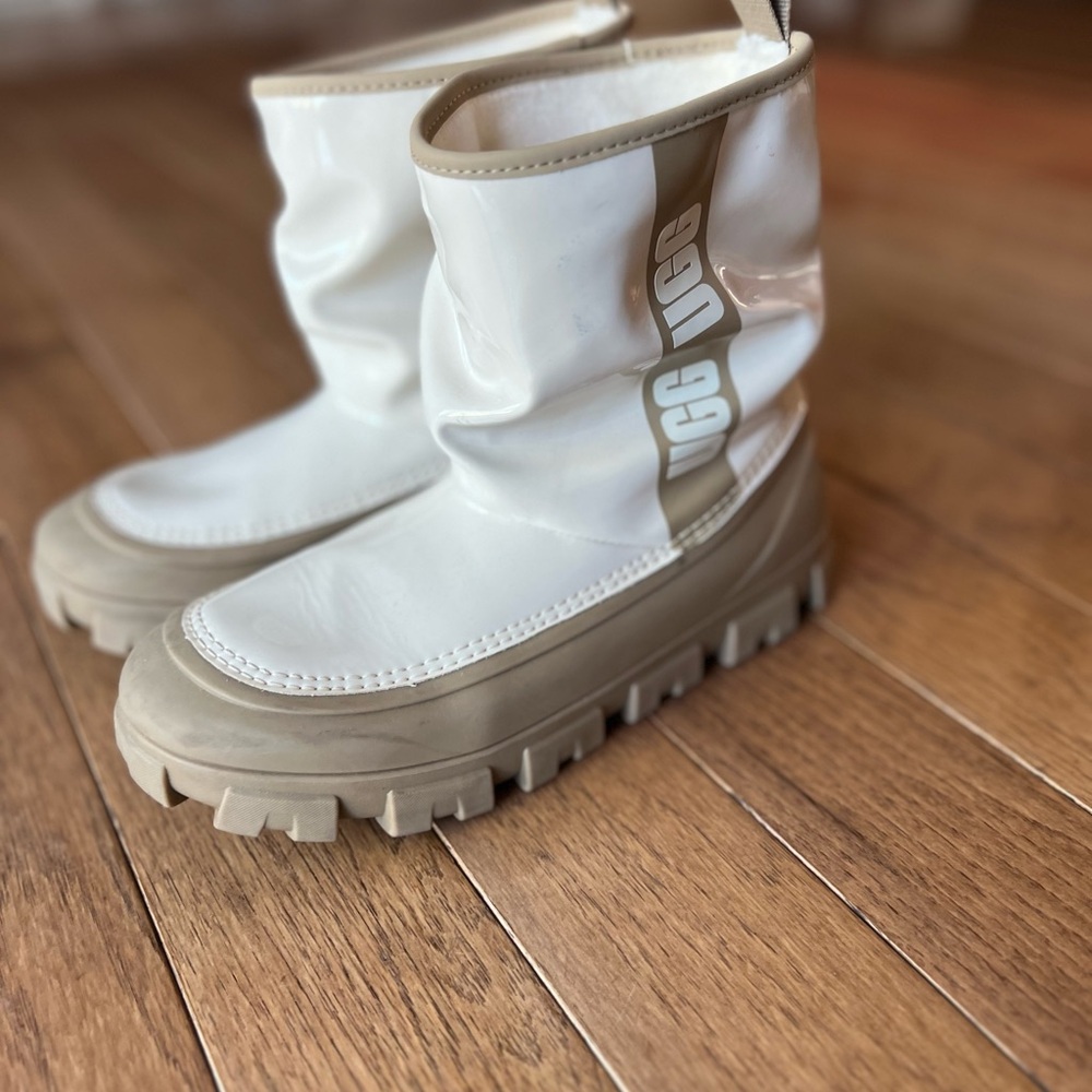 UGG Kids Cream and Tan Snow Boots